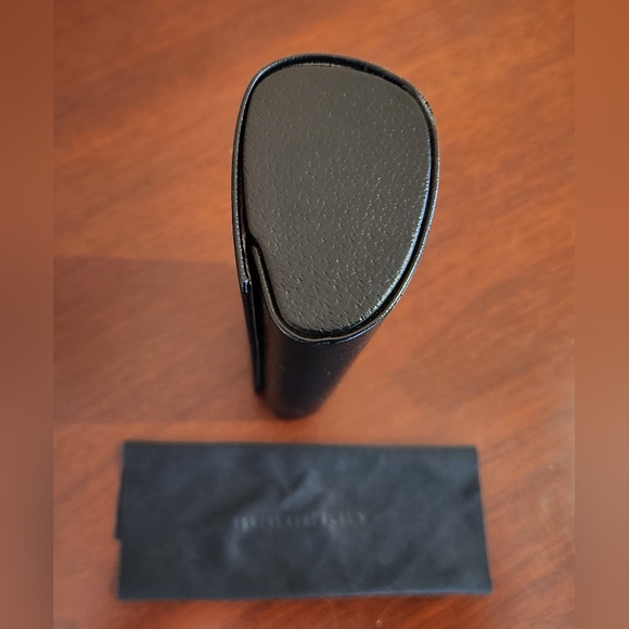 Burberry case + microfiber clothe for sunglasses - Picture 6 of 6